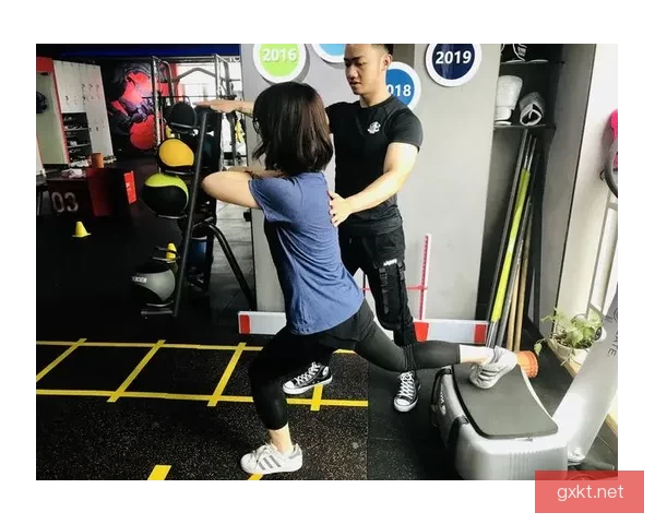 免费视频扑克健身训练教程带你轻松入门掌握技巧与动作节奏持续塑形